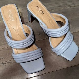 Size 8 aqua blue heels . Meet up Only ‘ ! $30